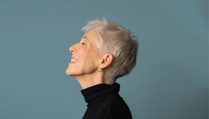 Pessora sorrindo, overdenture odontogama são paulo