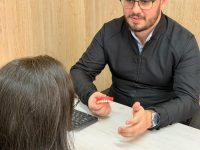 Prótese dentária nova: quanto tempo leva para se adaptar?